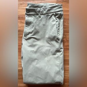 Mens Lululemon size 34/32 ABC Tapered khaki pants